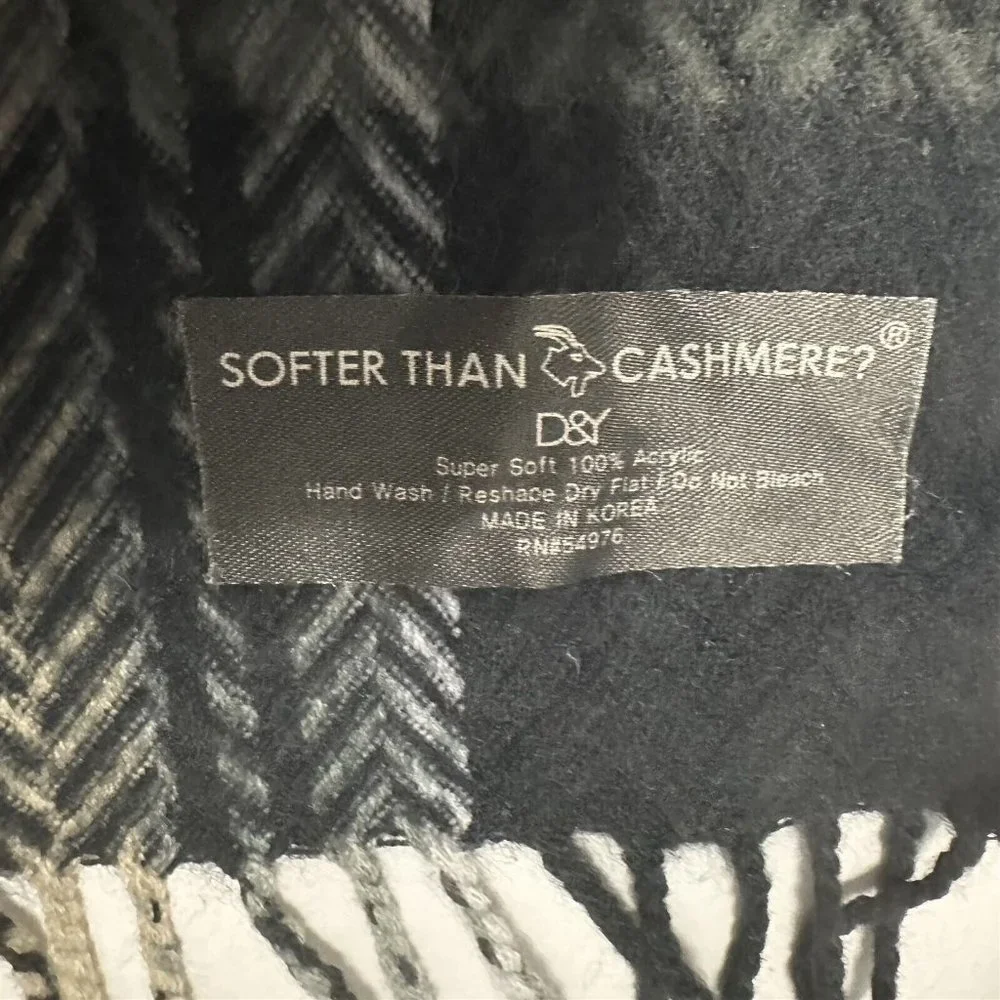 Vintage D & Y Scarf Men's Plaid Gray Black Soft Acrylic Fringe